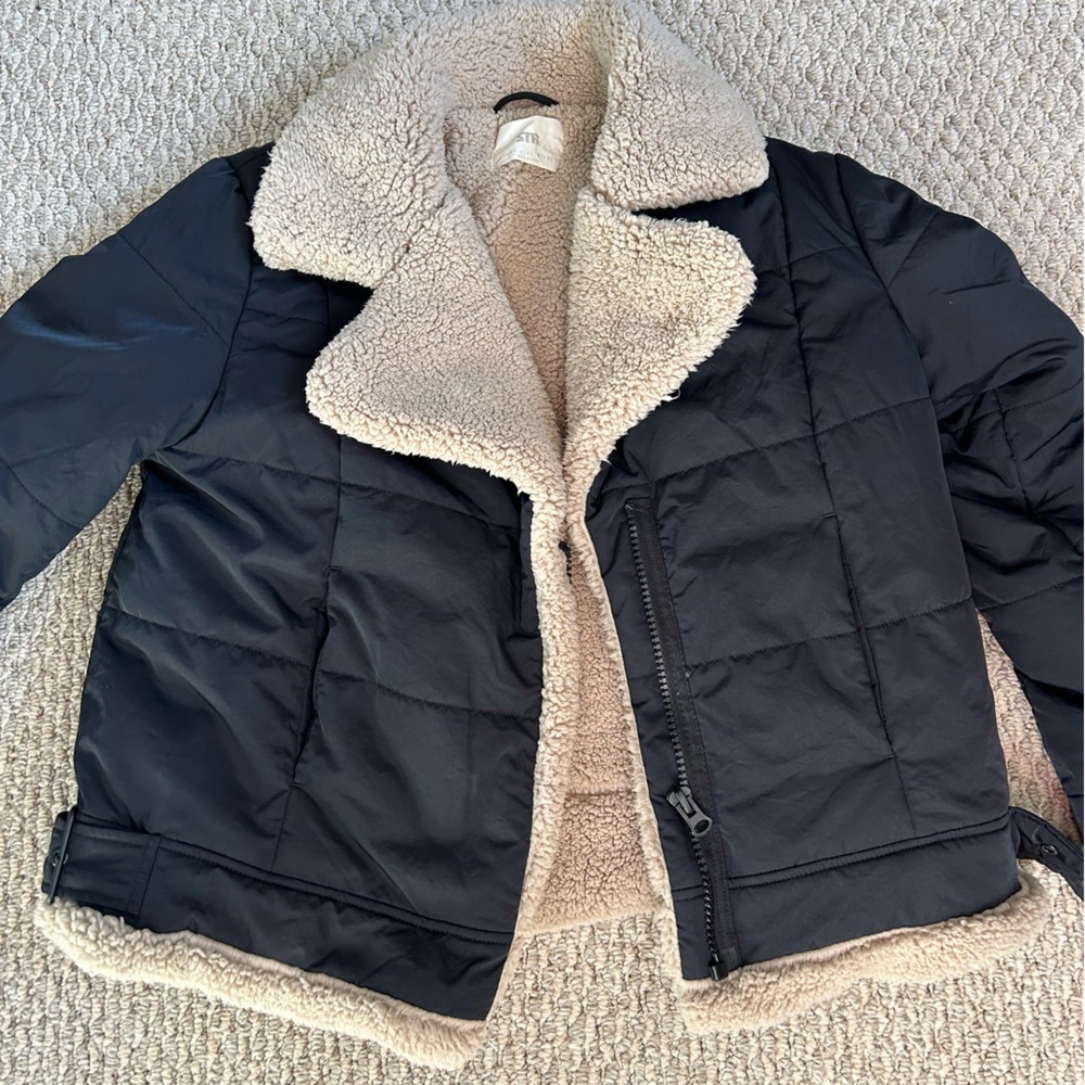 Cozy Black Sherpa-Lined Jacket